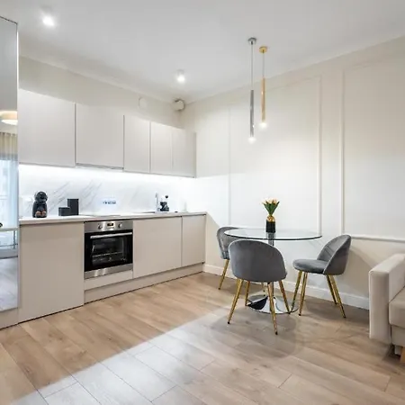 Urban Chic - Luxury -10 People- Mennica Apartment