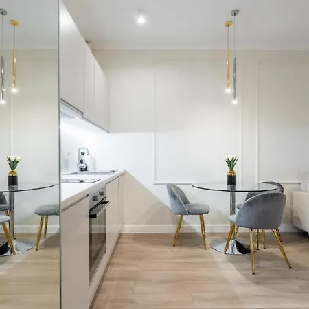 Urban Chic - Luxury -10 People- Mennica Apartment